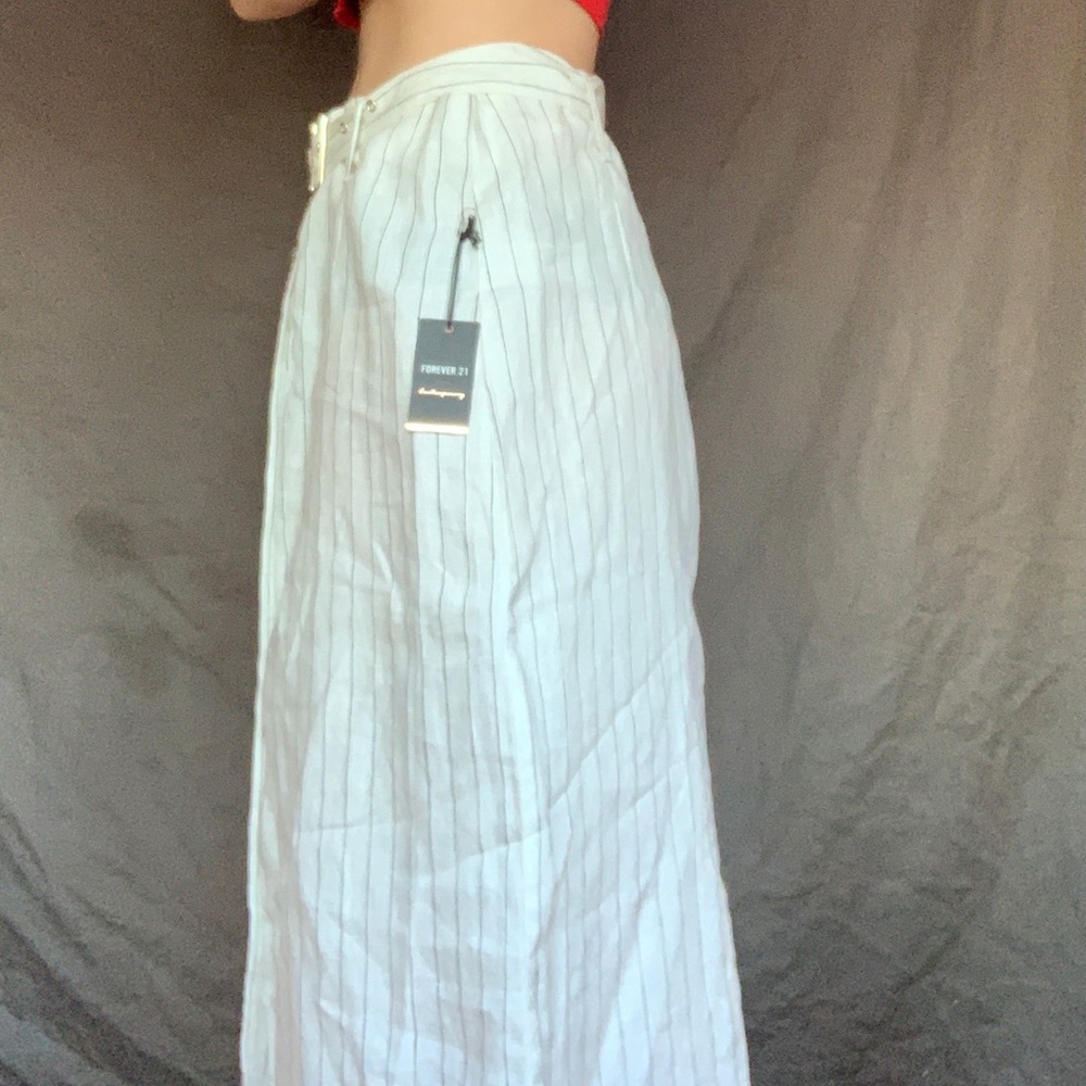 Forever 21 striped white skirt